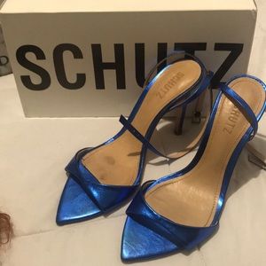 Schutz metallic blue.